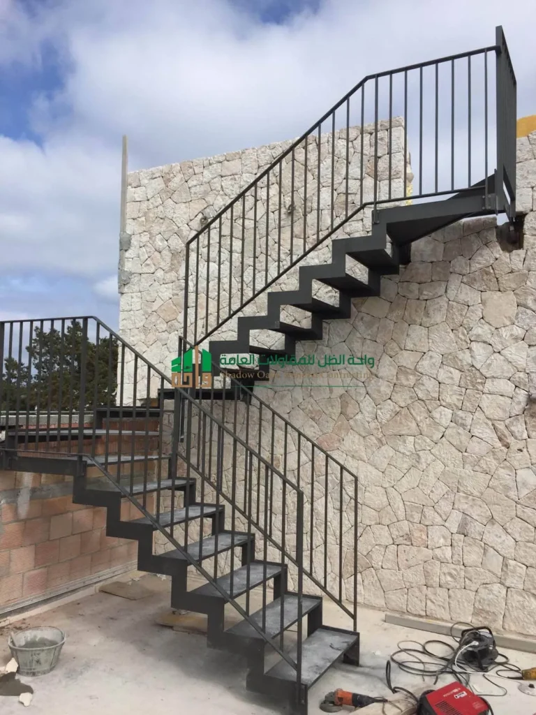 سلالم طوارئ حديد